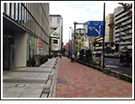 「中野坂上」交差点を新宿方面へ